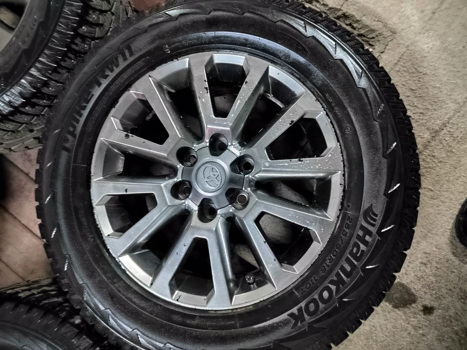 Продам комплект импортных зимних шин