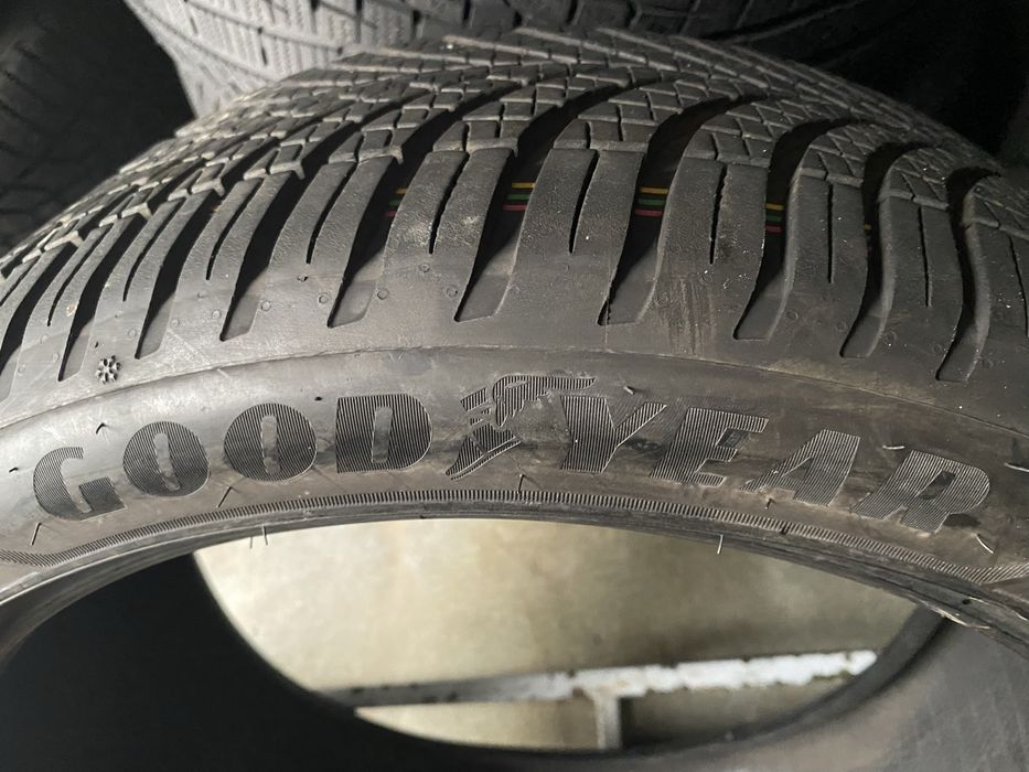 Шины 245/40/19 пара бу гудиер