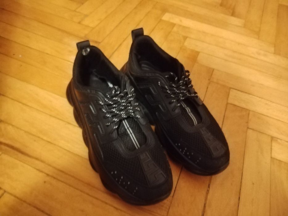 Adidași pentru adolescenți.