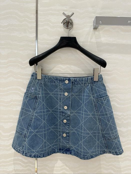 Dior пола налична