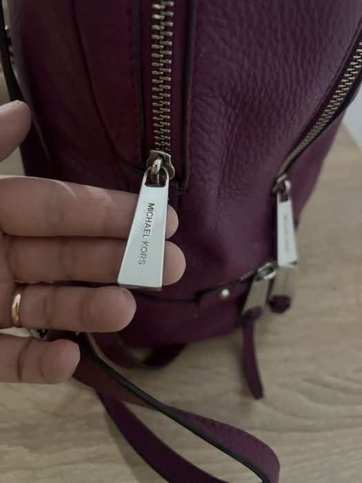 Продам рюкзак Michael kors