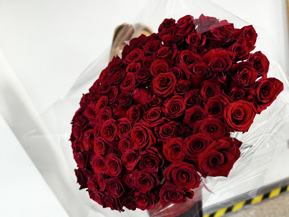 Продам огромный свежий букет роз