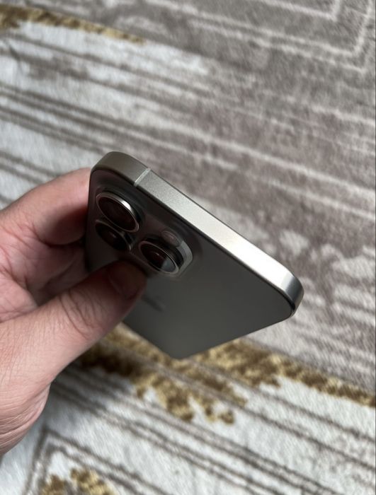 Iphone 15 pro max titan