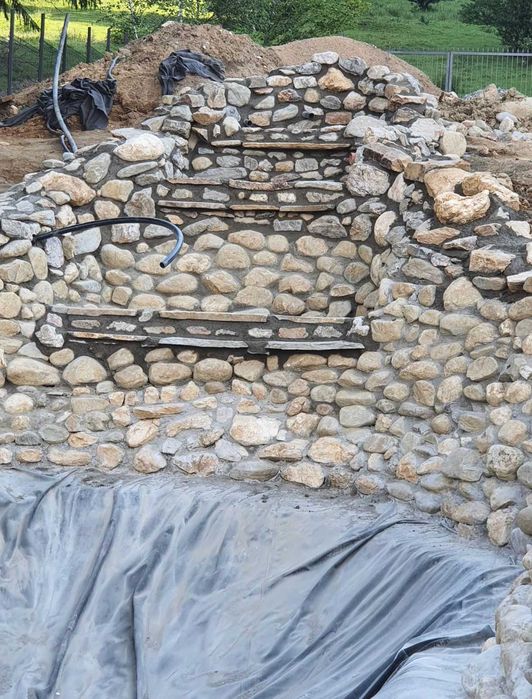 Soluții Complete Piatră Naturală: De la Material la Montaj