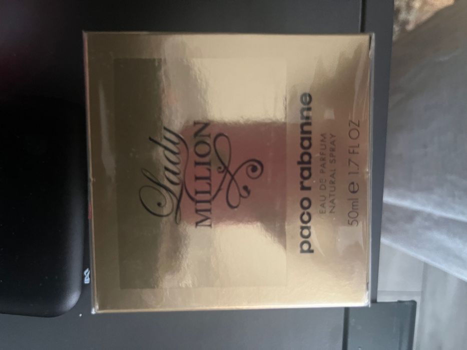 Продавам чисто нов оригинален Lady Million парфюм.