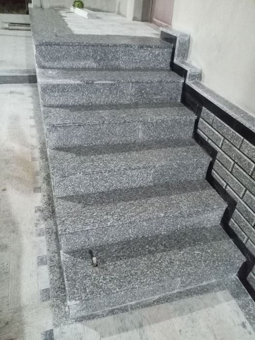Zina Podokonnik Mramor Granit Gazgon tosh