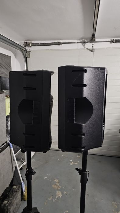 Boxe Mackie biserica