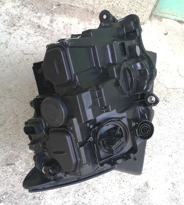 Оригинални  фарове Ляв Десен  Vw T6.1  Transporter Full Led