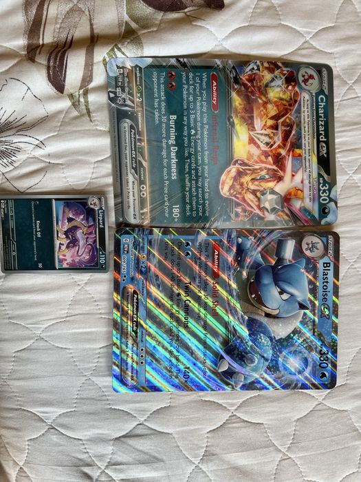 Малък Покемон албум с 2 XL карти Charizard EX и Blastoise EX