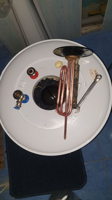 Чистка, ремонт и установка аристонов