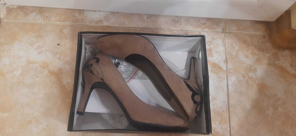 Обувки на ток 39