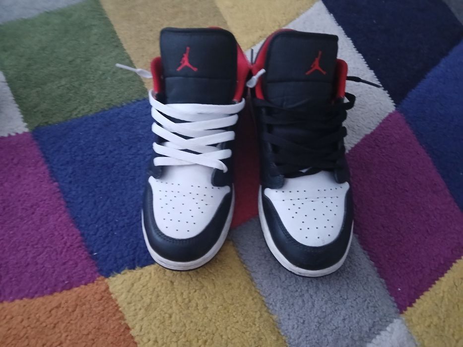 Jordan 1 black white red