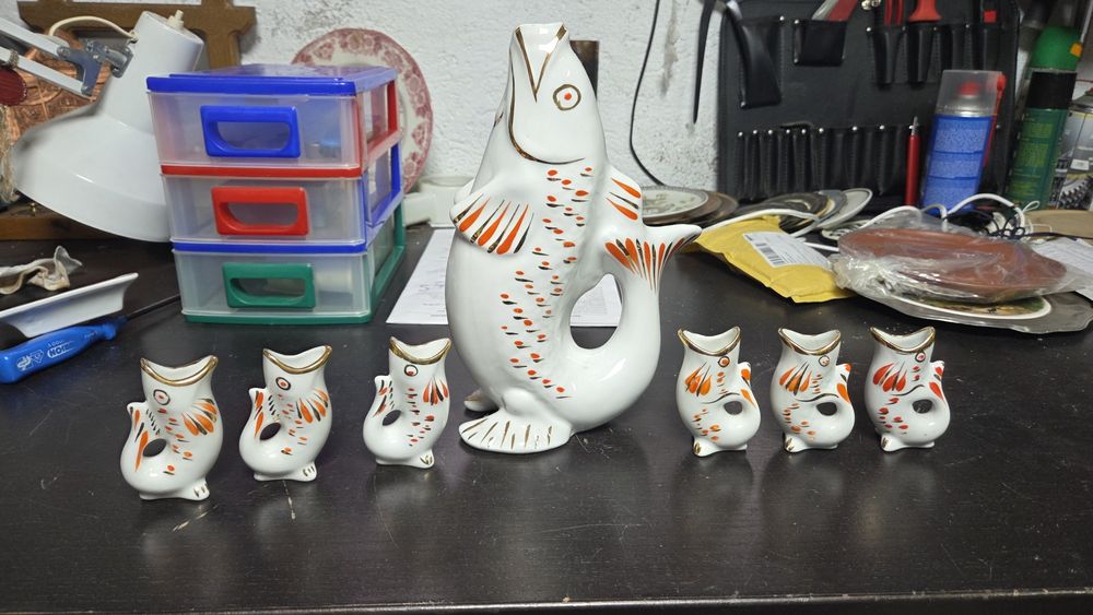 Порцеланова бутилка с чаши