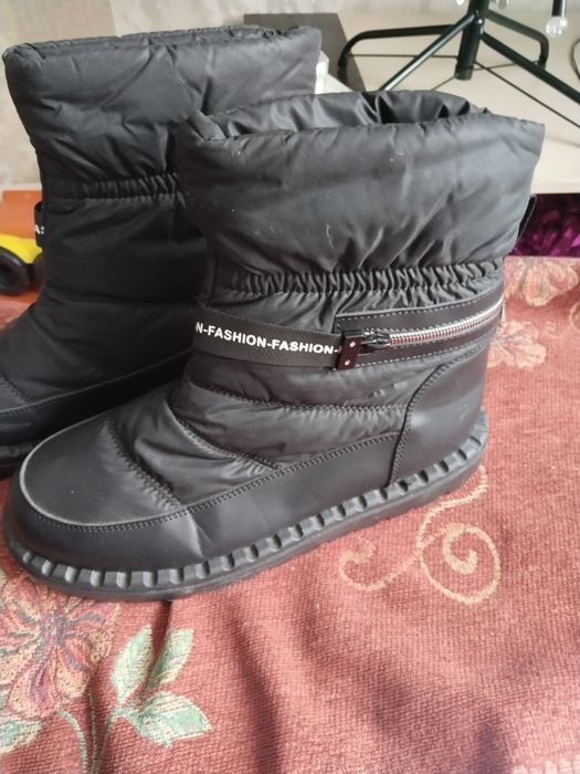 Уги кожа и плащёвка материал