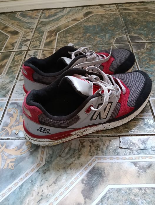 Vând adidași new balance