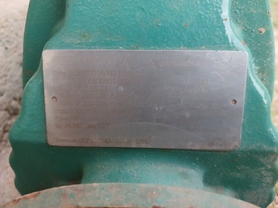 Vând motor electric cu reductor si variator de turație