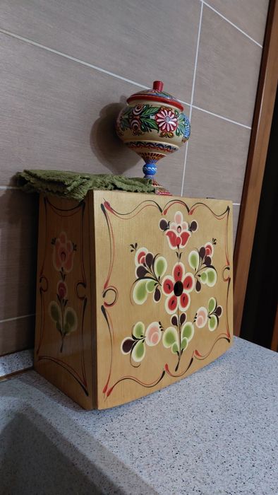 Продам настенный шкафчик хлебницу