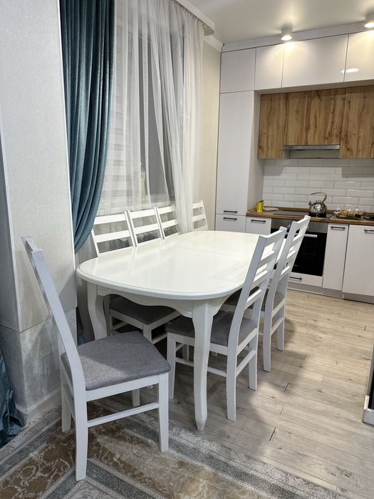 Стол со стульями удлиняющий стол