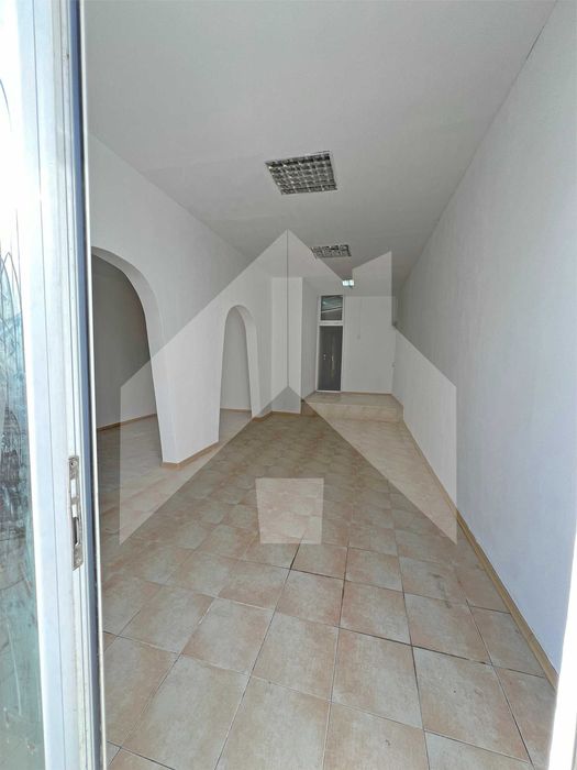 Дава под наем МАГАЗИН 43 кв.м. в гр. Нови пазар. Зад ОБЩИНАТА.