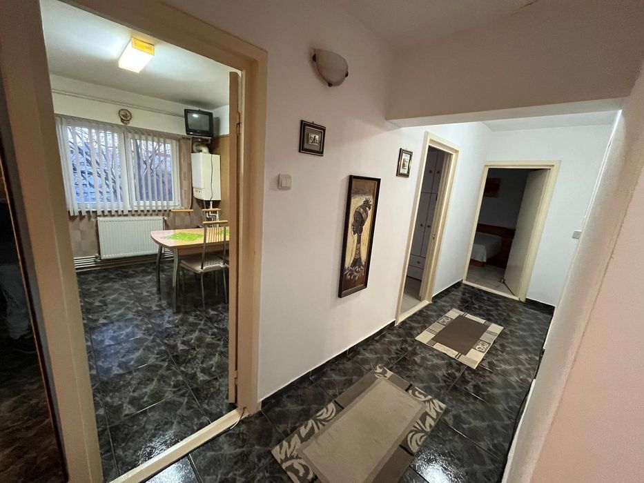 Inchiriez apartament 3 camere Constanta zona  Brotacei