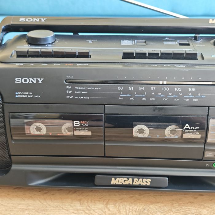 Двукасетъчен радиокасетофон Sony CFS-DW34S