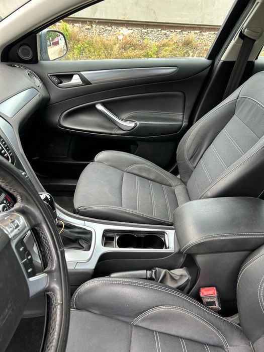 Grilă centrală bară față Ford Mondeo Mk4 facelift 2012