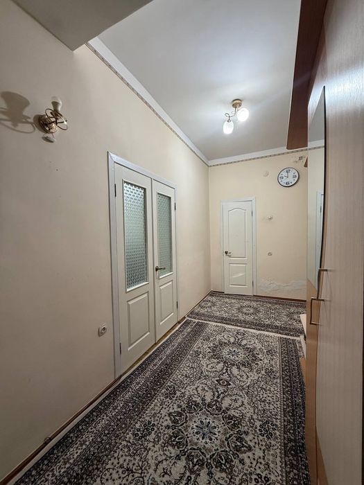 Возле Мечети Сирож Солих Жоме Масжиди в банковском доме 2/2/5 93 м²
