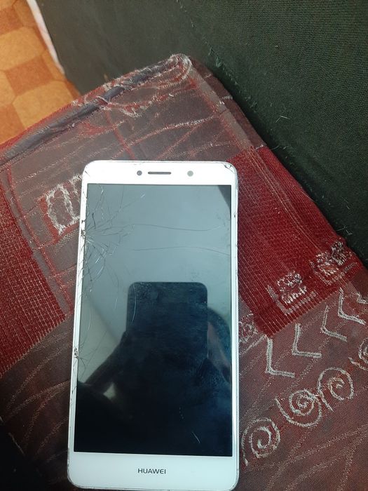 Продаю телефон хуавей гр 5