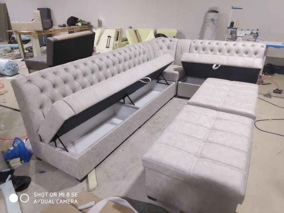 Kuhiniy ugolok Chester. Raskilatnoy  divan