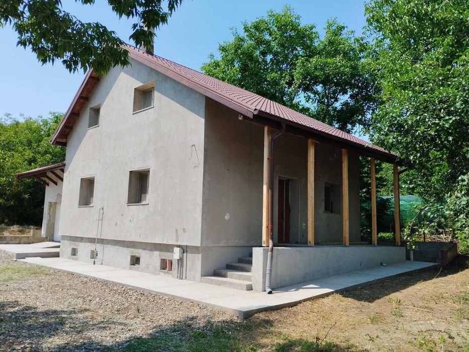 Casă de vânzare – 106 mp utili, teren 2700 mp – capăt Copou, Iași