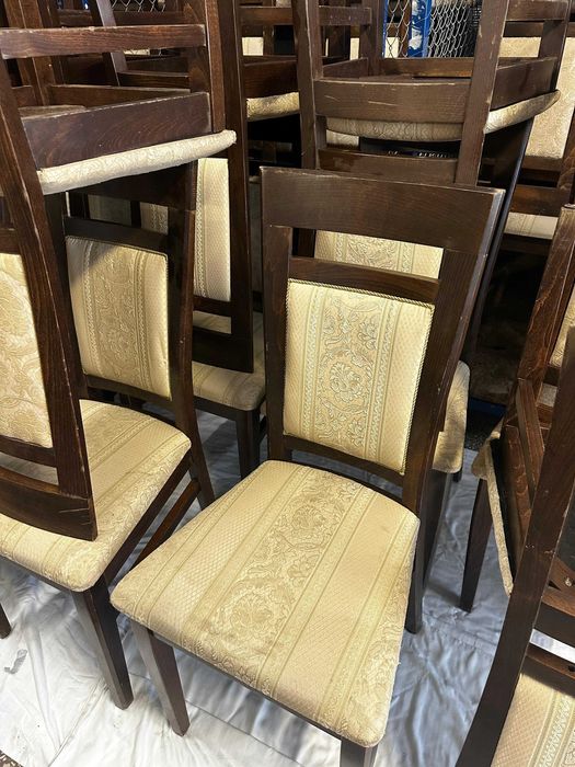 Vand scaune de lemn cu tapiserie 65 lei bucata