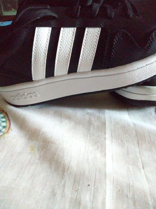 Продам кроссовки адидас