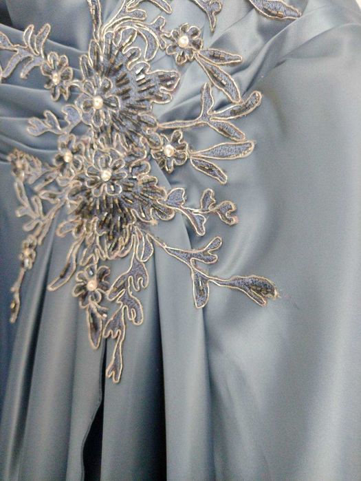 Официална рокля тип корсет