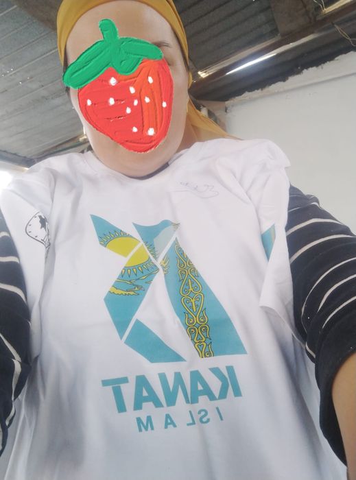 Футболка с автографом Қаната Ислама