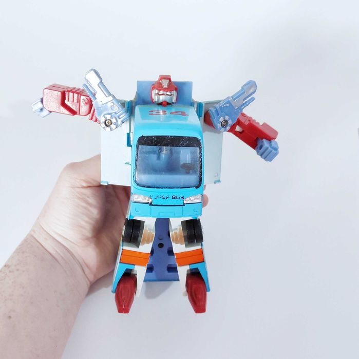продам игрушку автобус-трансформер
