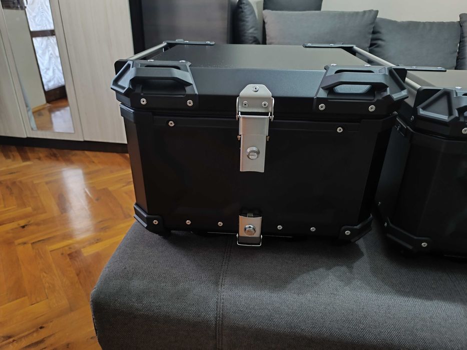 Куфар за мотоциклет универсален 45 литра чисто нов. 65 литра чисто нов