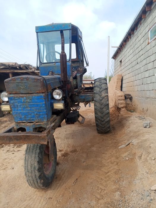 Т 28 трактор сотилади