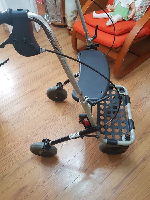 Vand cadru mers persoane cu handicap