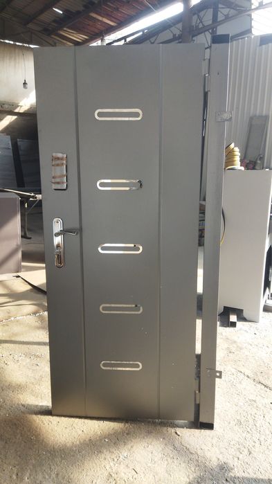 Металлические двери стандартные и по размерам!