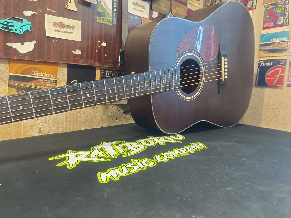 Продам электро гитару за 80000