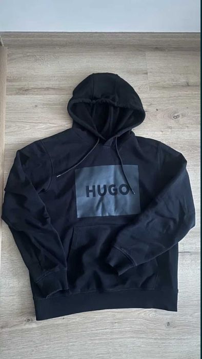 Суичър на Hugo черен