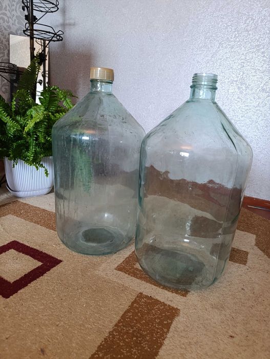 Стеклянные бутыли, 2 шт