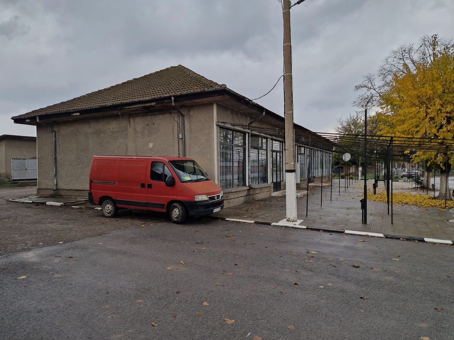 Продава се къща в центъра с уникална гледка към фонтан и природа!