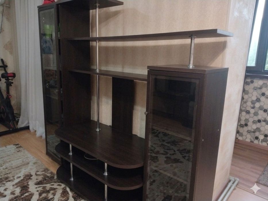 Продам сервант + стол в подарок