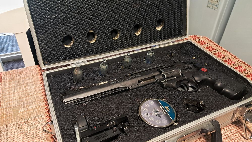 Set Airsoft Ruger Superhawk 8 CO2 + Carabină KJW