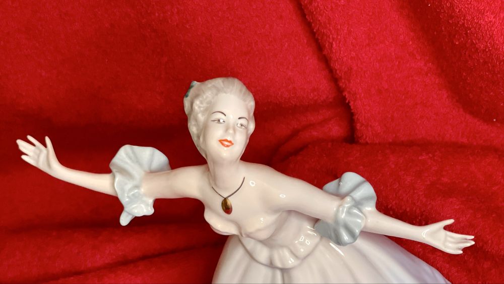 Statueta din portelan fin 25 cm Nou!