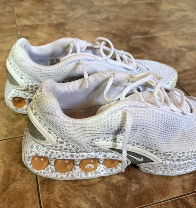 Бели Nike AIR MAX DN