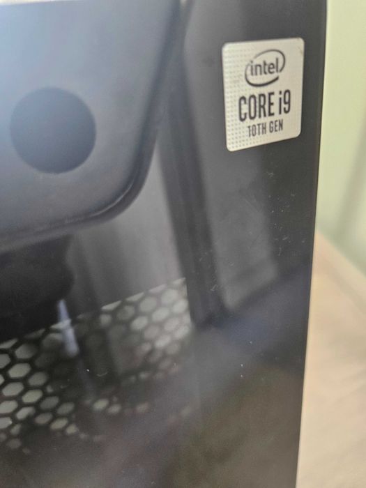 Carcasa Silentium PC ATX si SSD