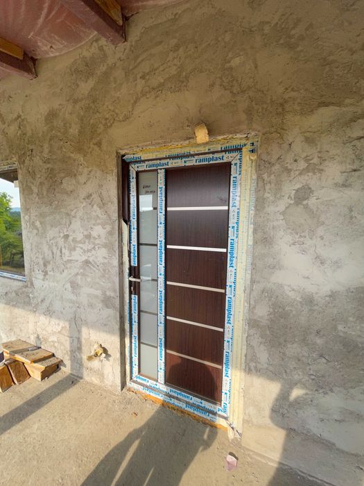 Vând 2 uși PVC termopan – culoare Wenge – Ca noi (nefolosite)