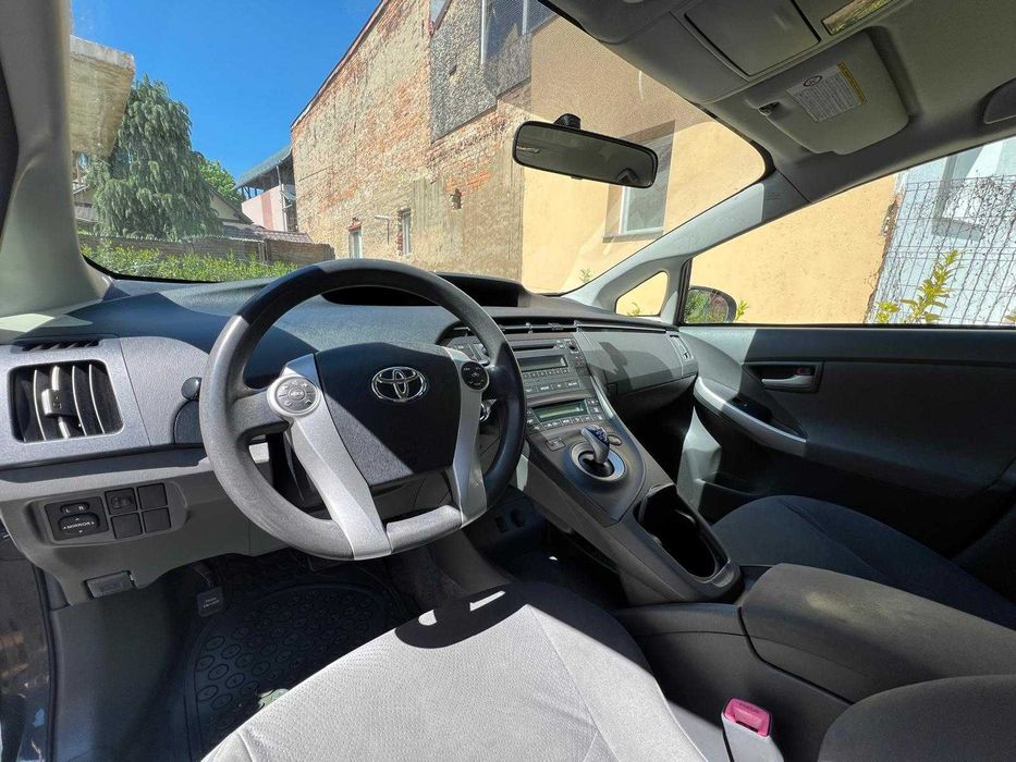 Toyota Prius generatia III-a, hibrid